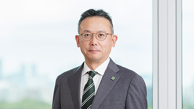 顔写真：理事専務執行役員 尾崎 太郎