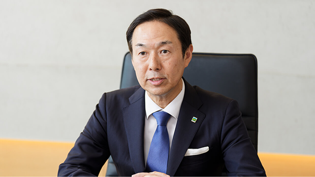 写真：ステークホルダーのみなさまに向けて語る代表理事専務執行役員の長野真樹