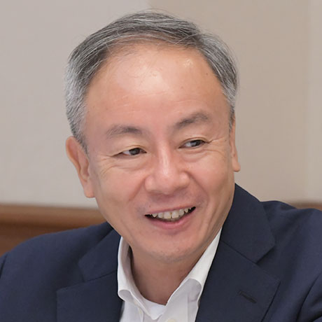 足達英一郎氏