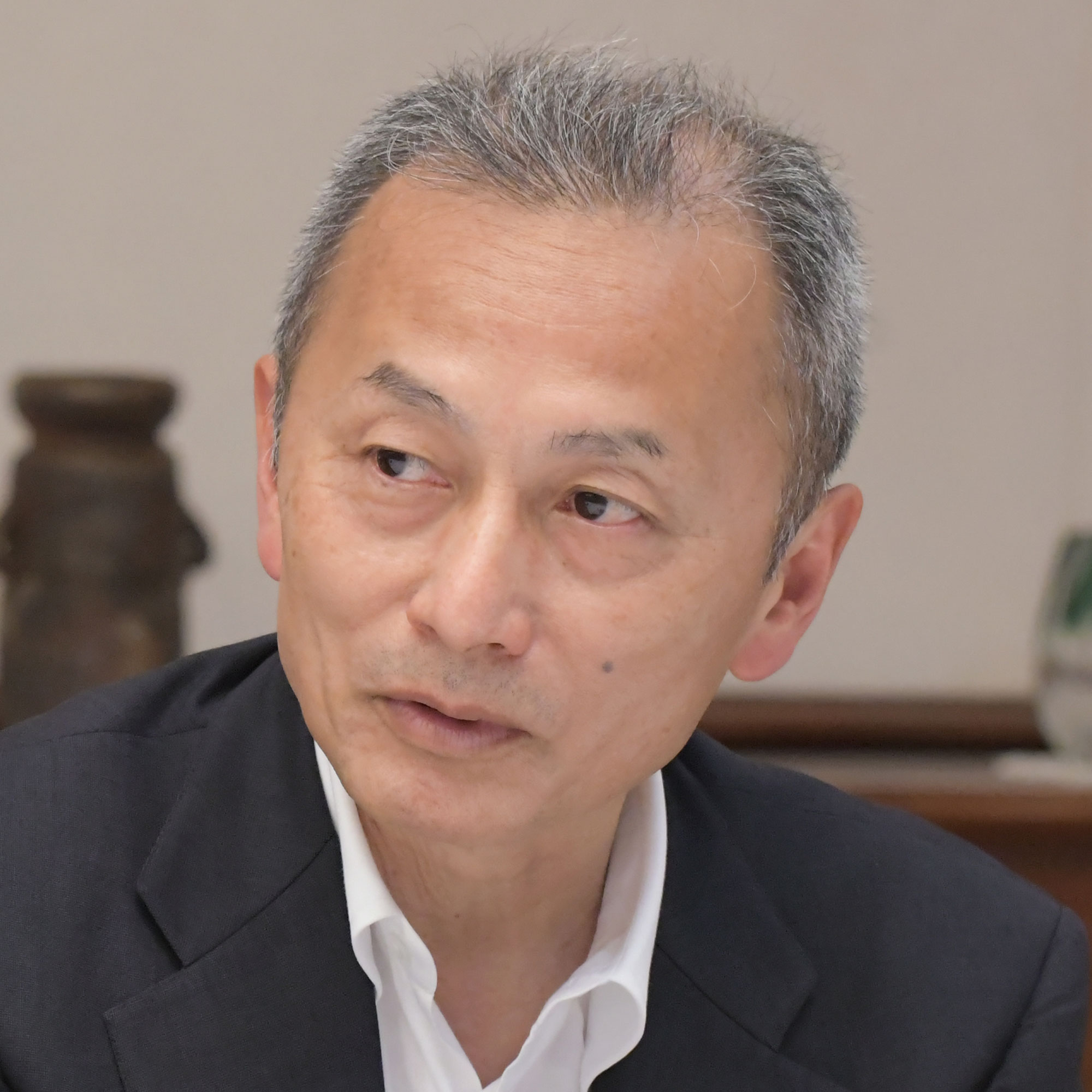 溝内良輔氏